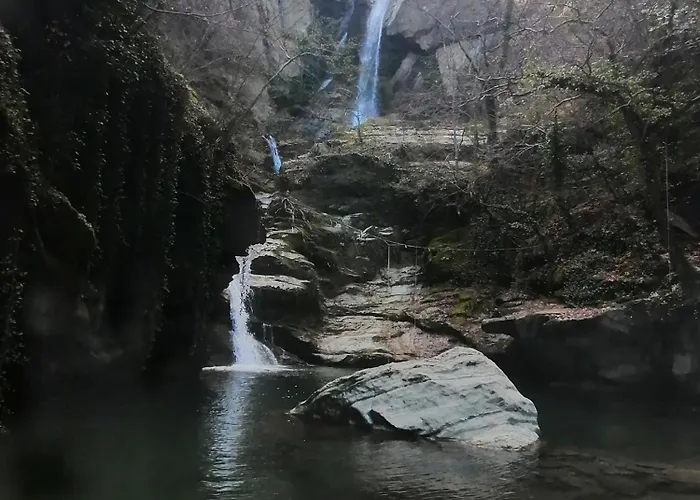 Musses Kókkinon Nerón